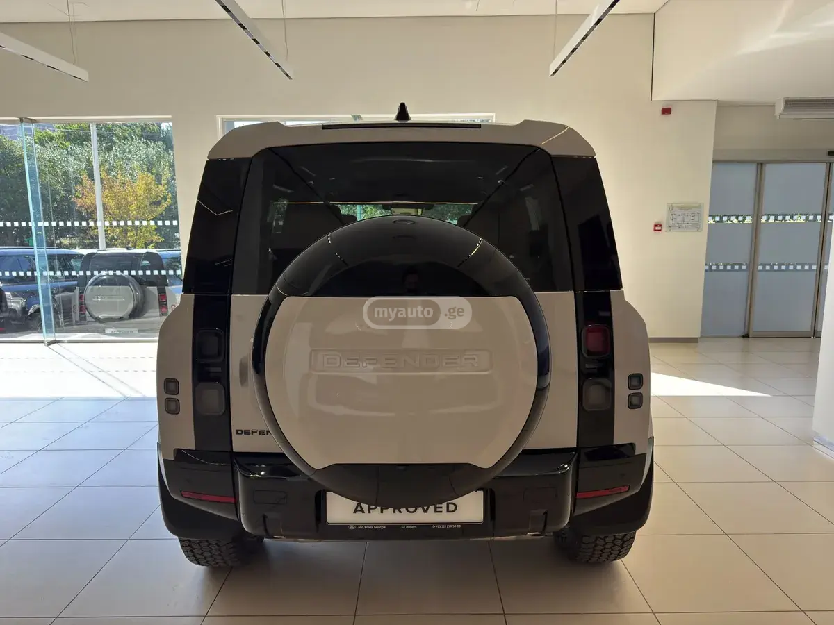 Land Rover Defender 110 