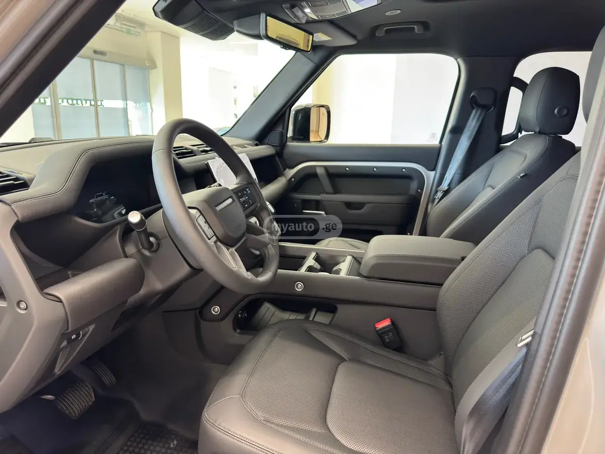 Land Rover Defender 110