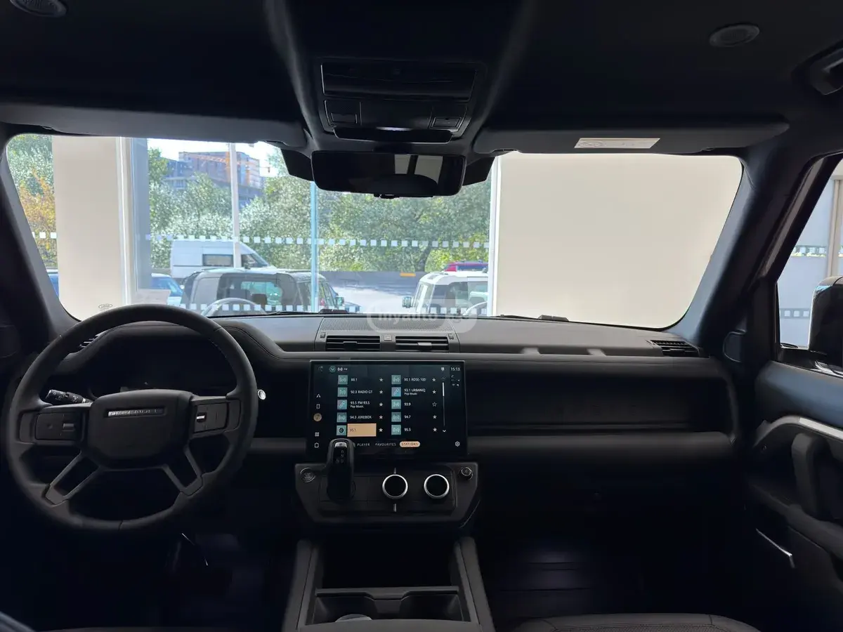 Land Rover Defender 110 