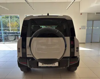 Land Rover Defender 110 