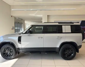 Land Rover Defender 110 