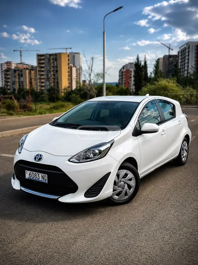 Toyota Aqua, фото 1