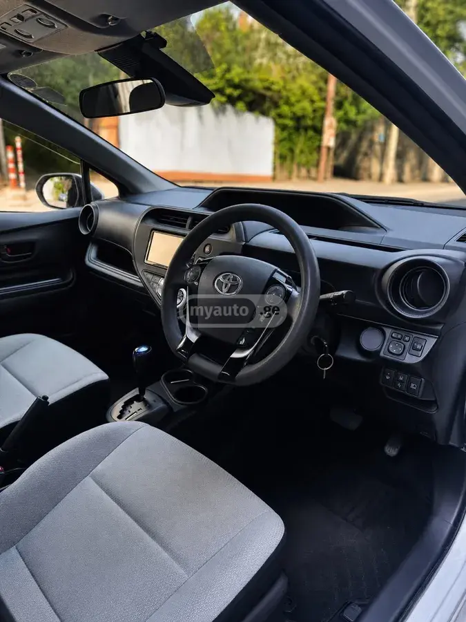 Toyota Aqua, миниатюра 6