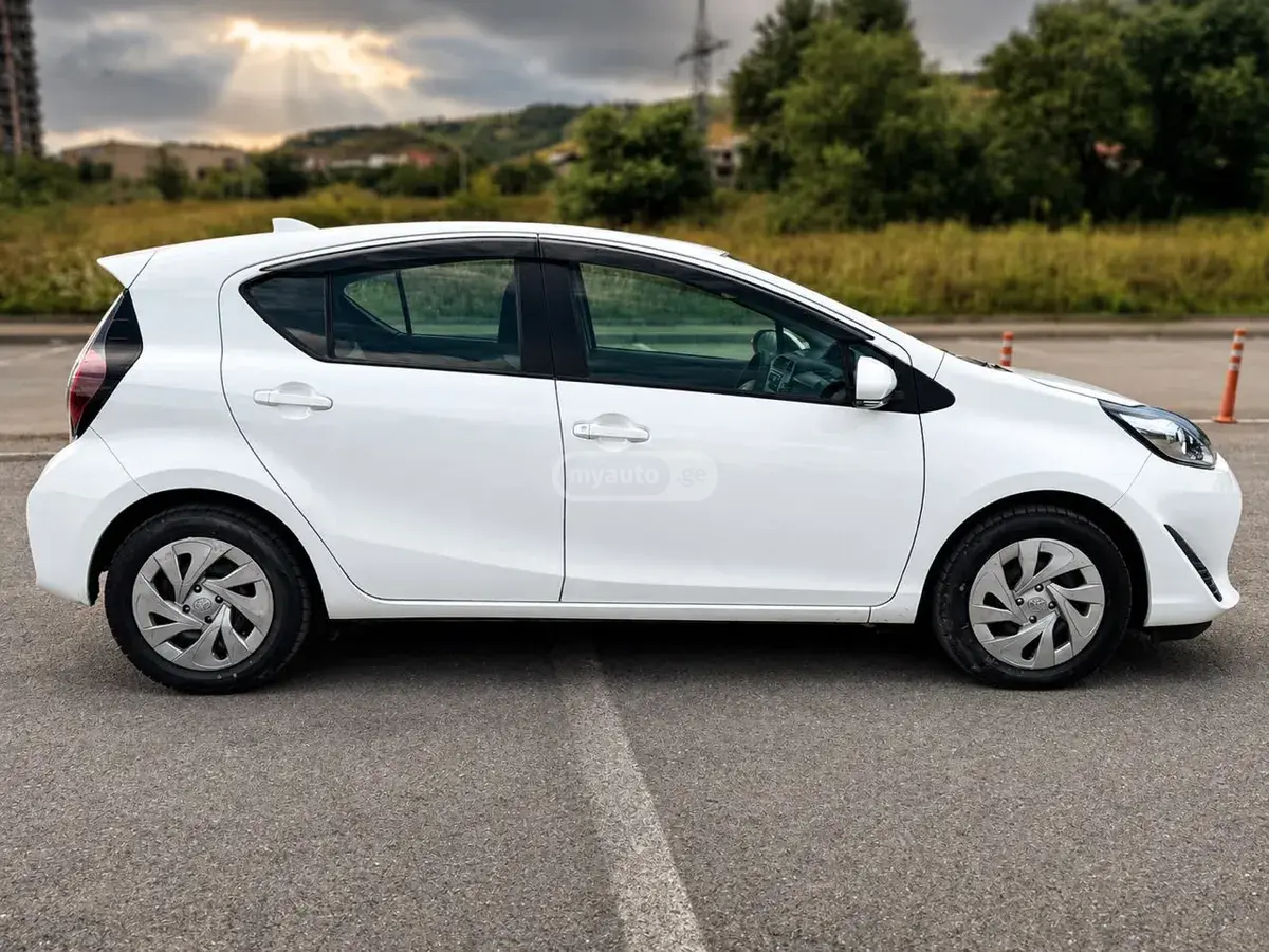 Toyota Aqua, миниатюра 7