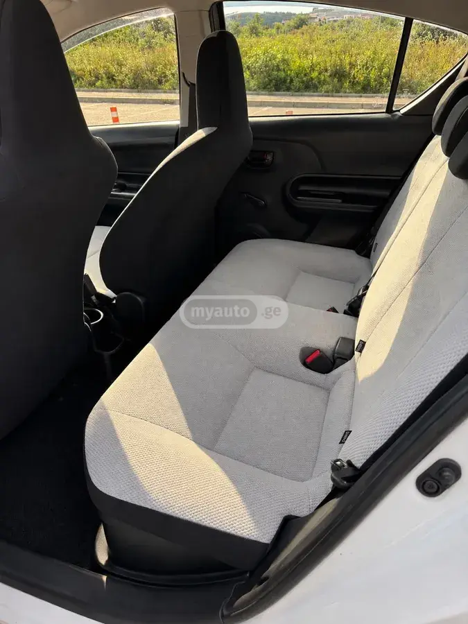 Toyota Aqua, миниатюра 8