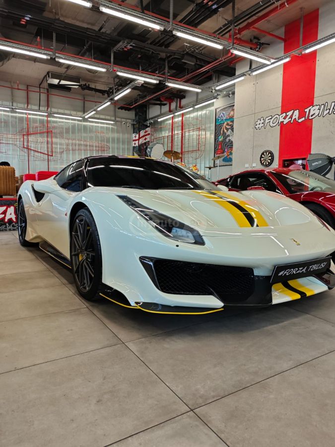 Ferrari 488 Pista