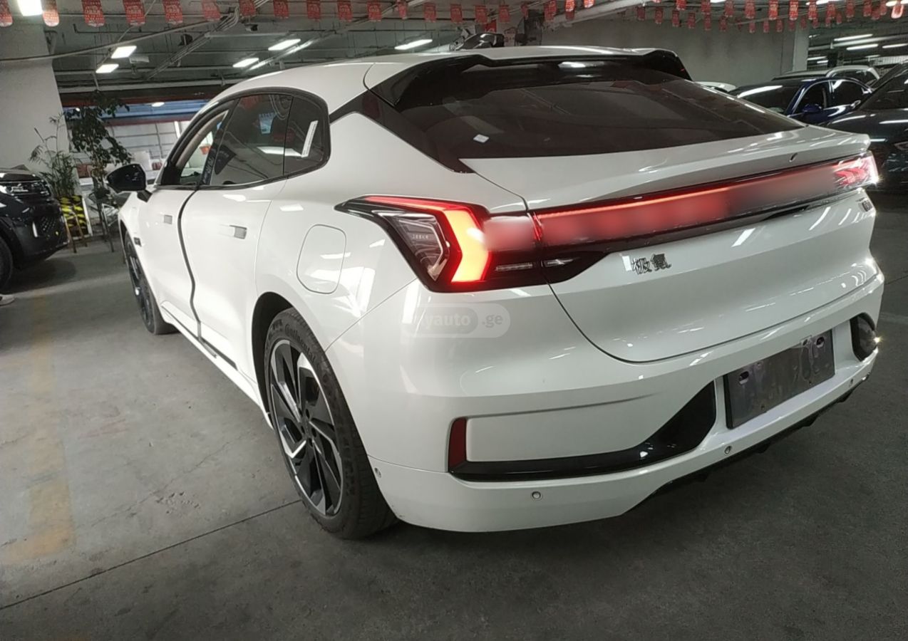 Zeekr 001
