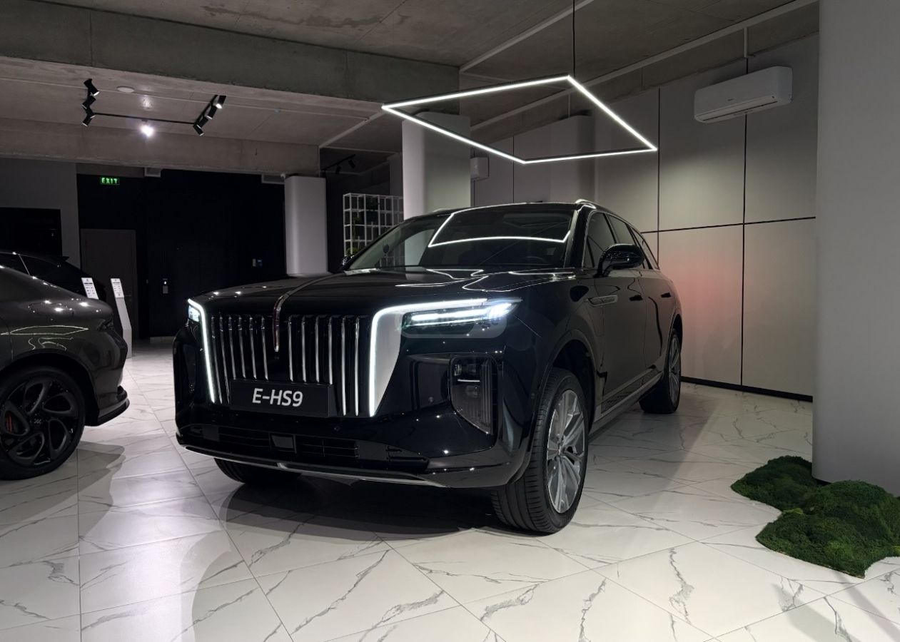 Hongqi E-HS9 