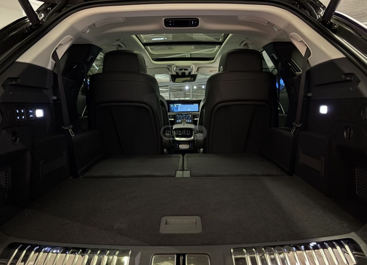 Hongqi E-HS9 