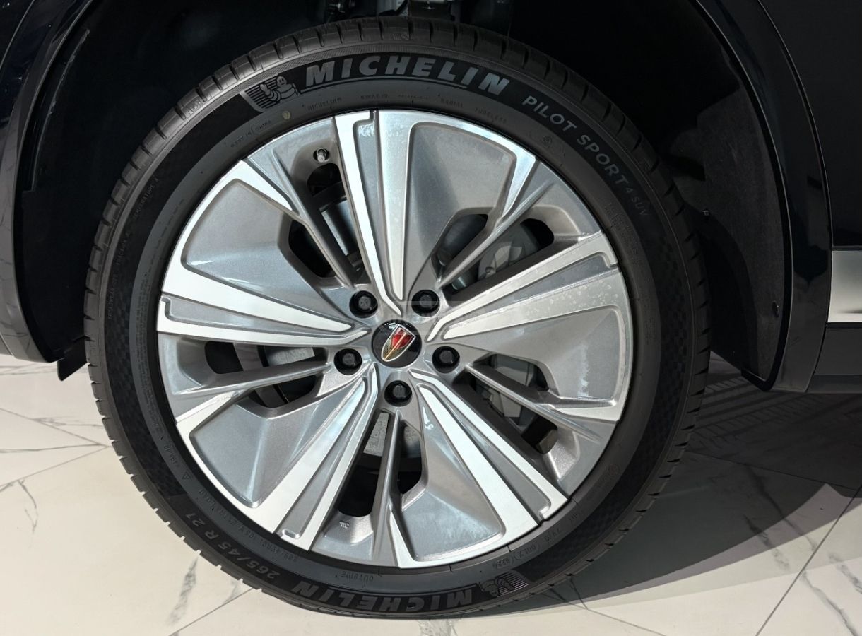 Hongqi E-HS9 