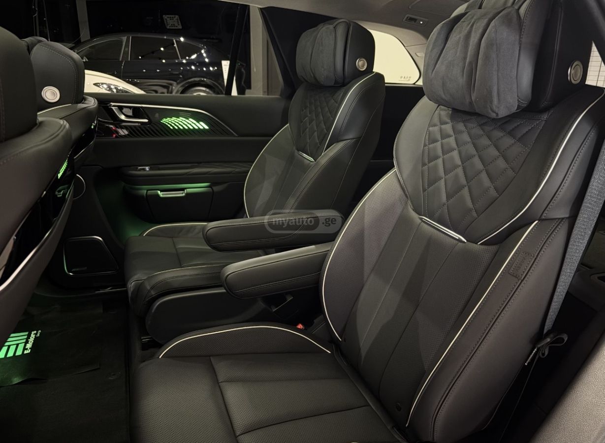 Hongqi E-HS9 