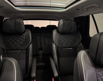 Hongqi E-HS9 