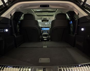 Hongqi E-HS9 