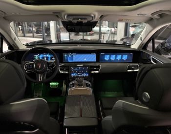 Hongqi E-HS9 