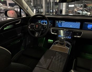 Hongqi E-HS9 