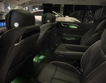 Hongqi E-HS9 