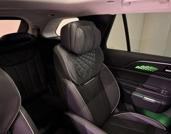 Hongqi E-HS9 