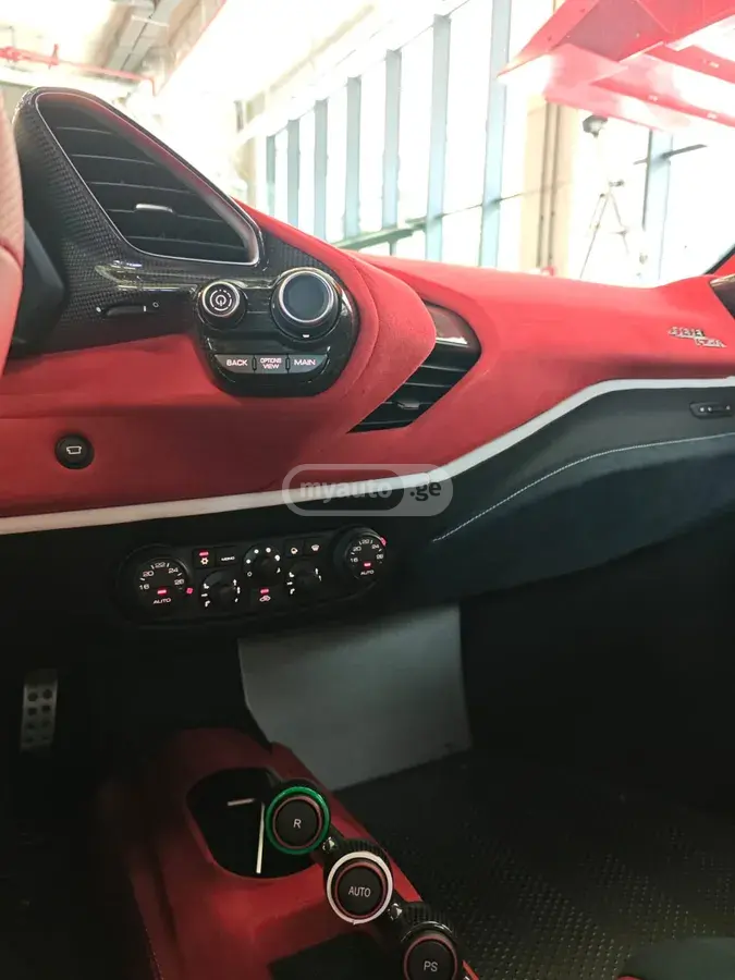 Ferrari 488 Pista 
