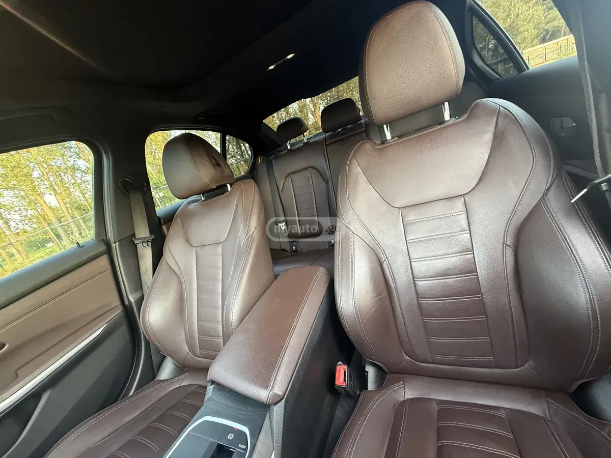 BMW 3 Series 330, миниатюра 12