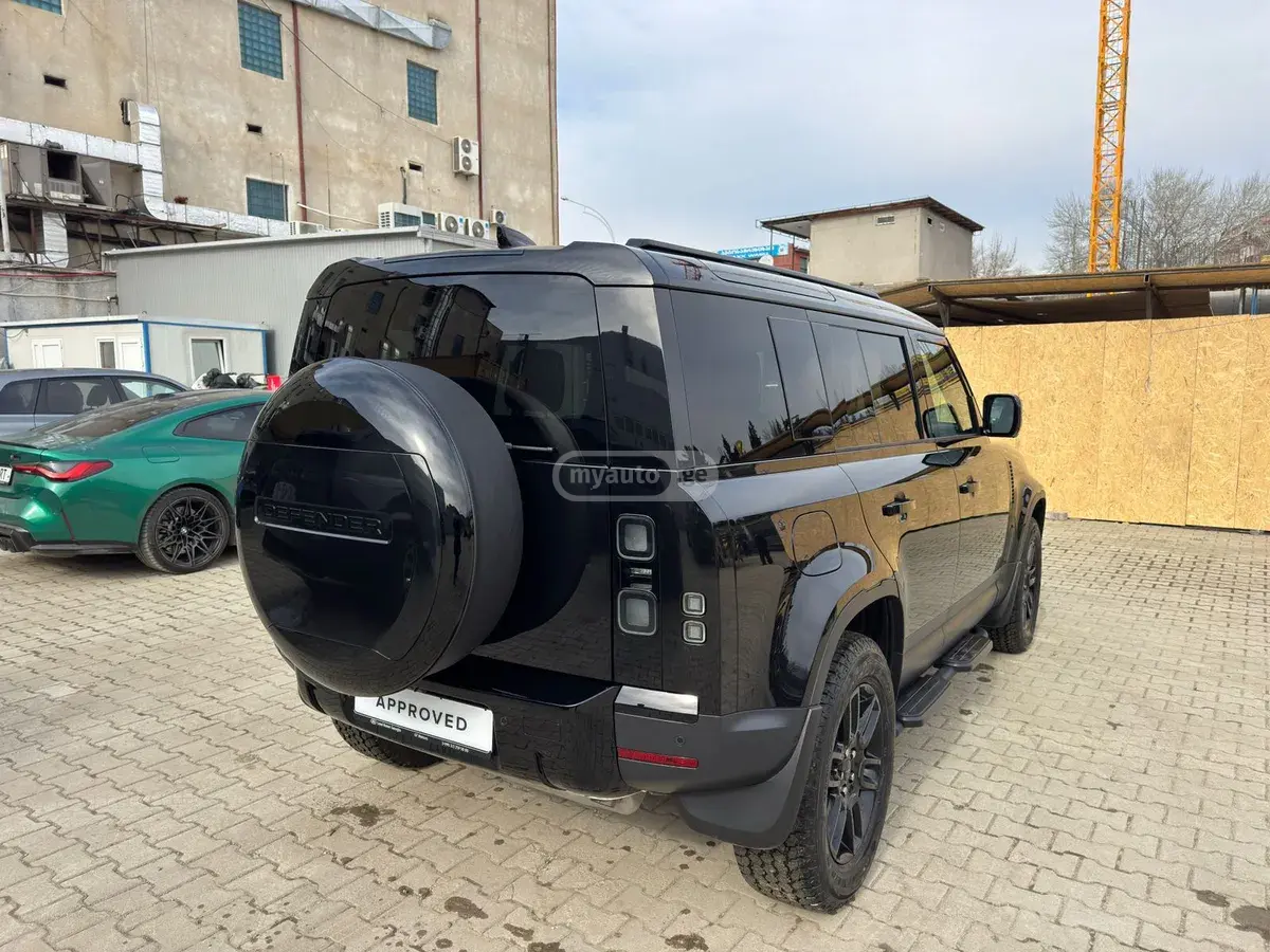 Land Rover Defender 110 