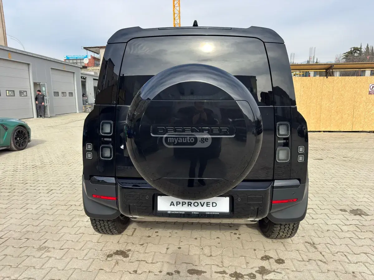 Land Rover Defender 110 