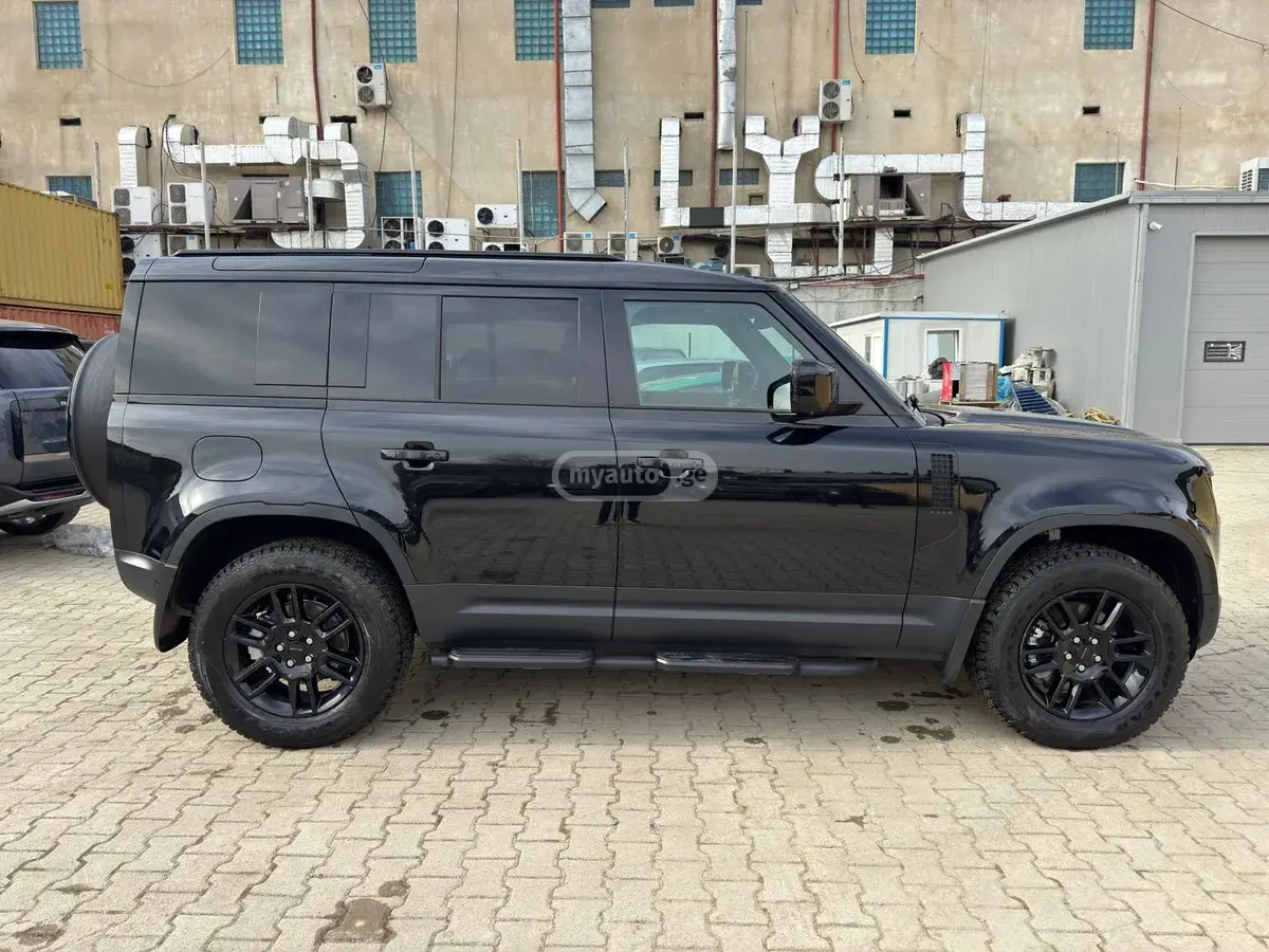 Land Rover Defender 110