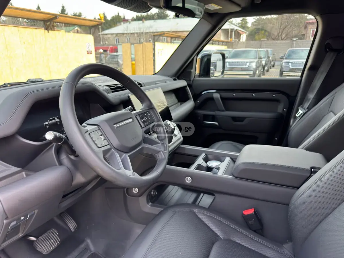 Land Rover Defender 110 