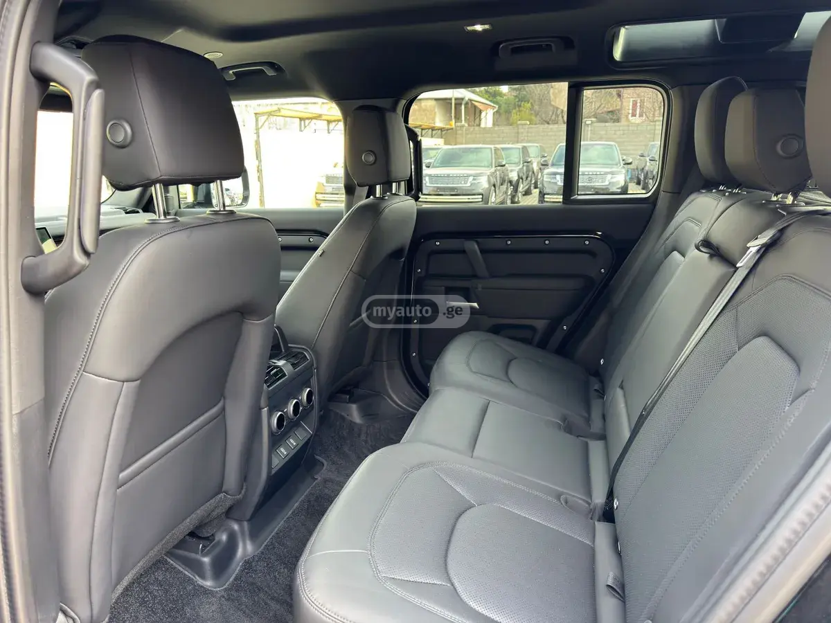 Land Rover Defender 110 