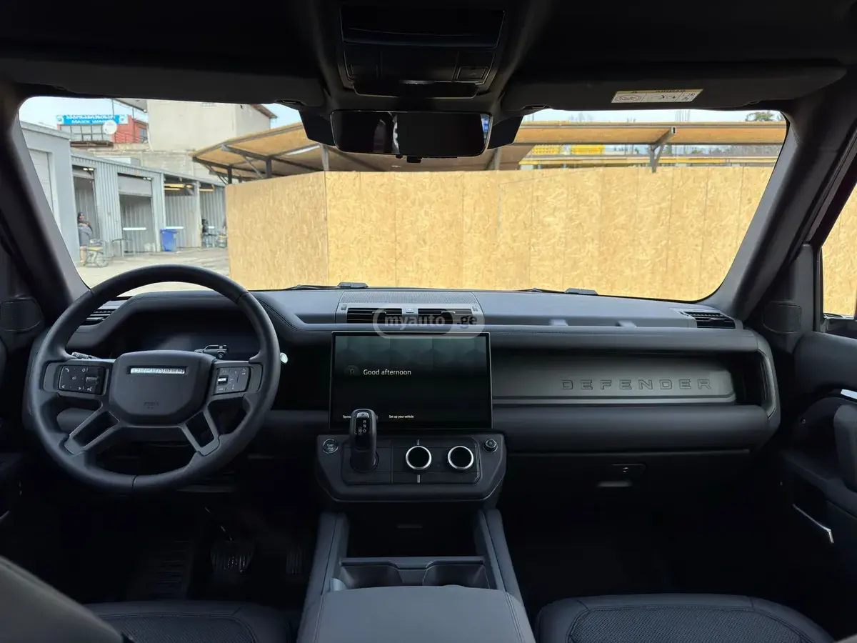 Land Rover Defender 110 
