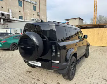 Land Rover Defender 110 