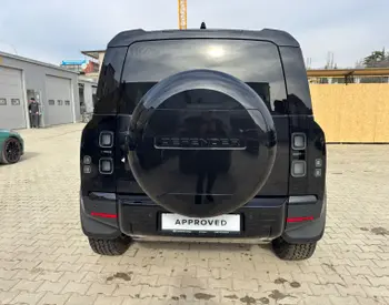 Land Rover Defender 110 