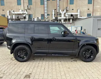 Land Rover Defender 110 