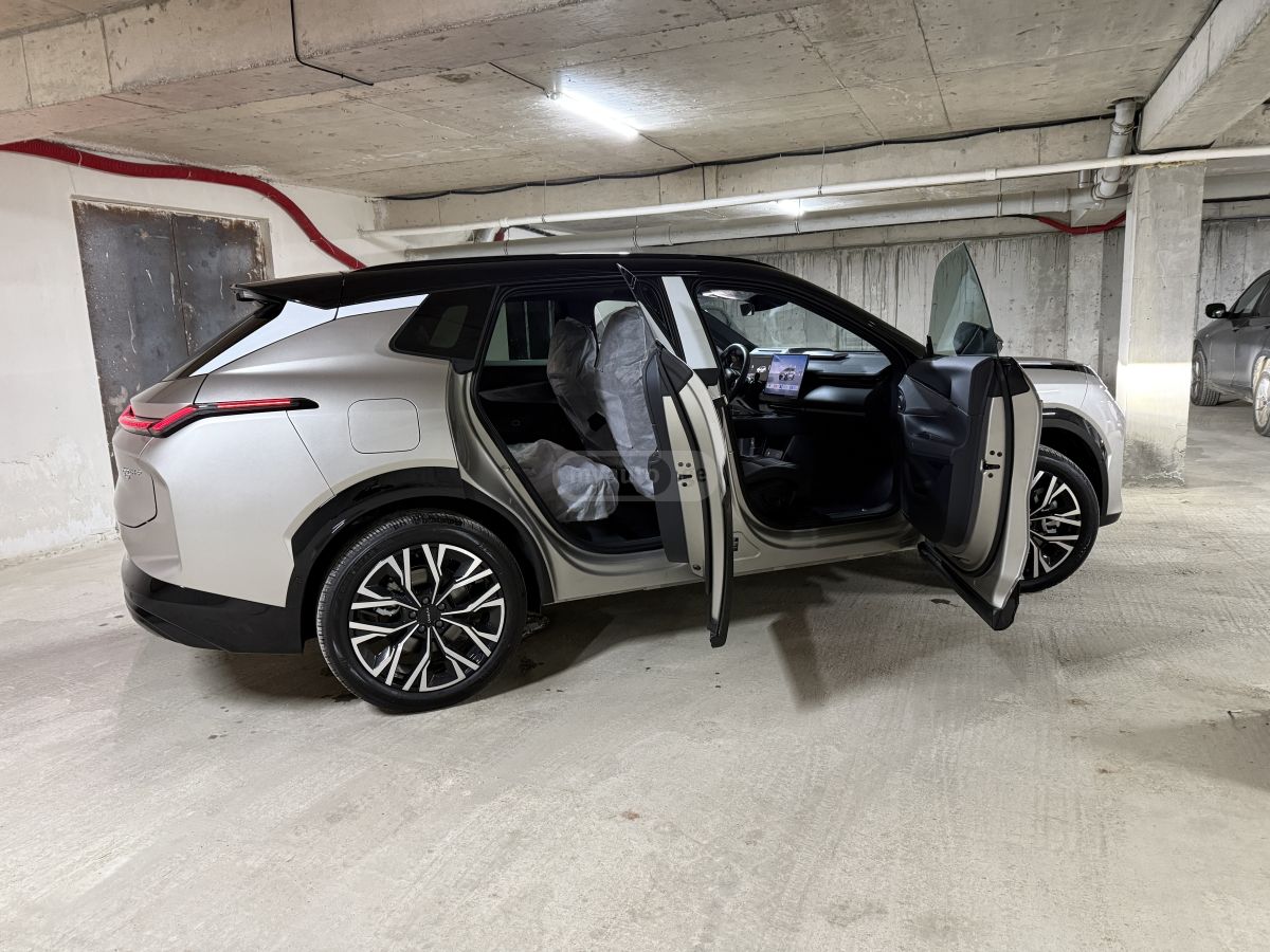 Lynk & Co 08