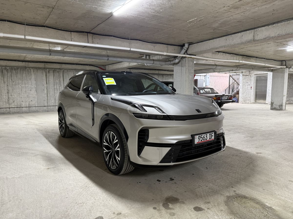 Lynk & Co 08 