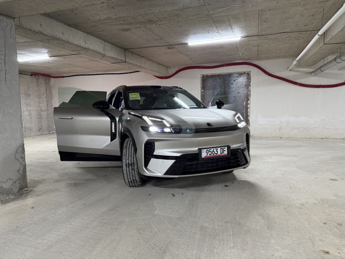 Lynk & Co 08 
