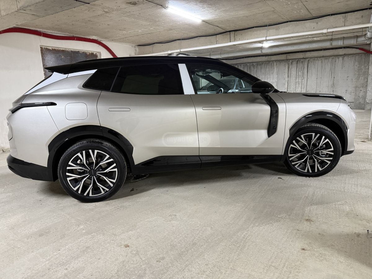 Lynk & Co 08