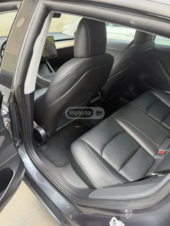 Tesla Model 3, миниатюра 10