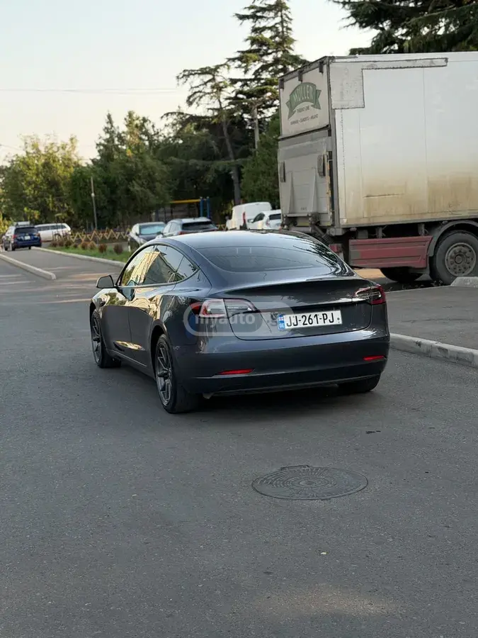 Tesla Model 3, миниатюра 2
