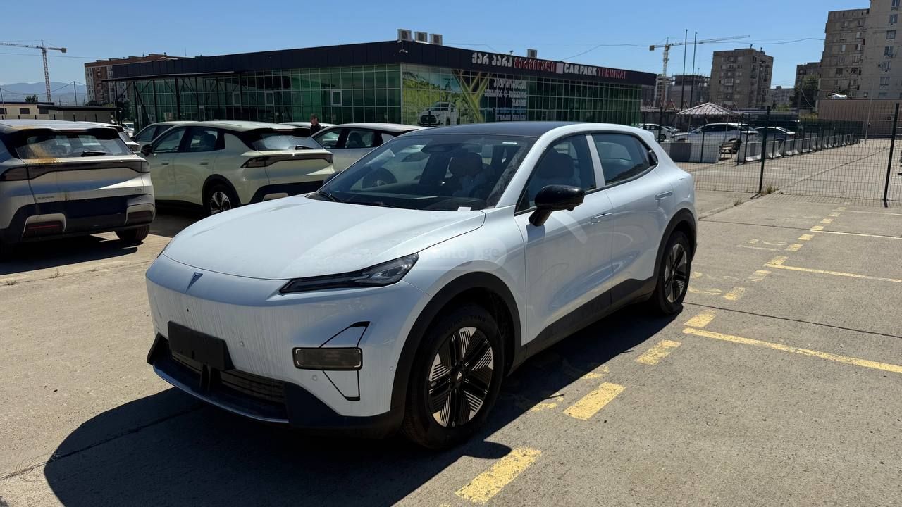 Changan Deepal Dark Blue S05