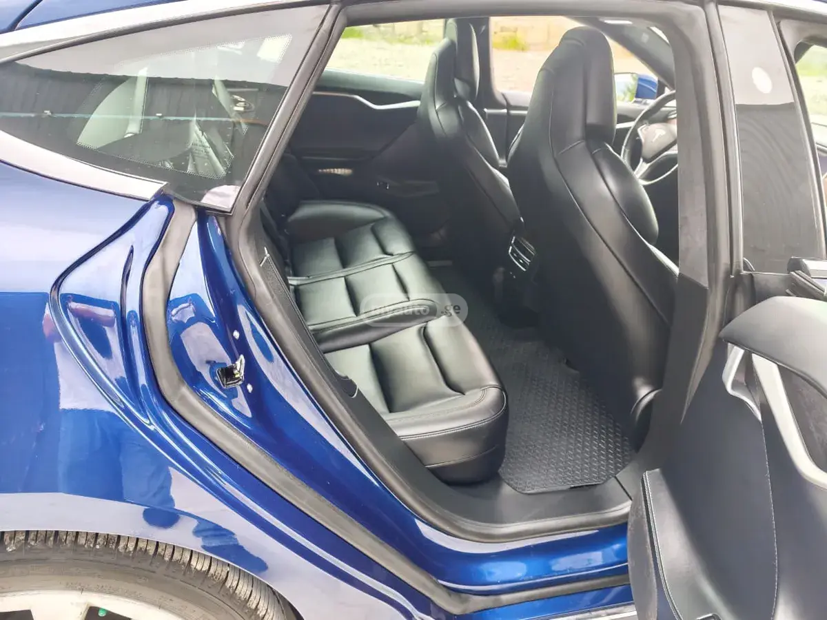 Tesla Model S 