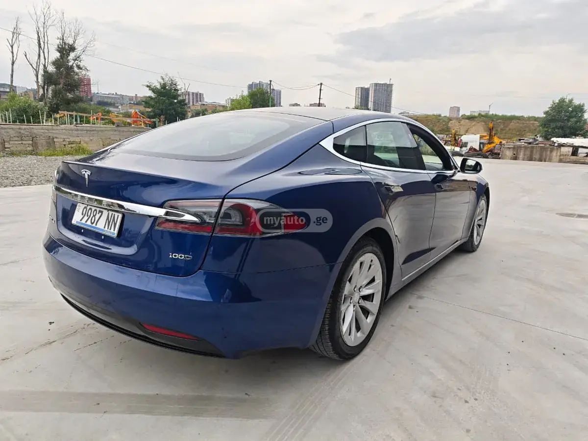 Tesla Model S 