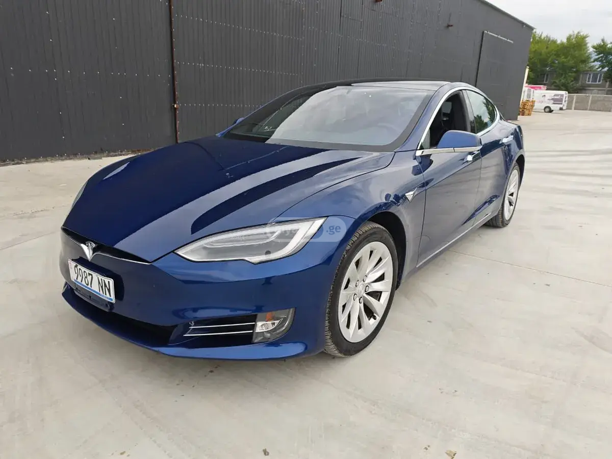 Tesla Model S 