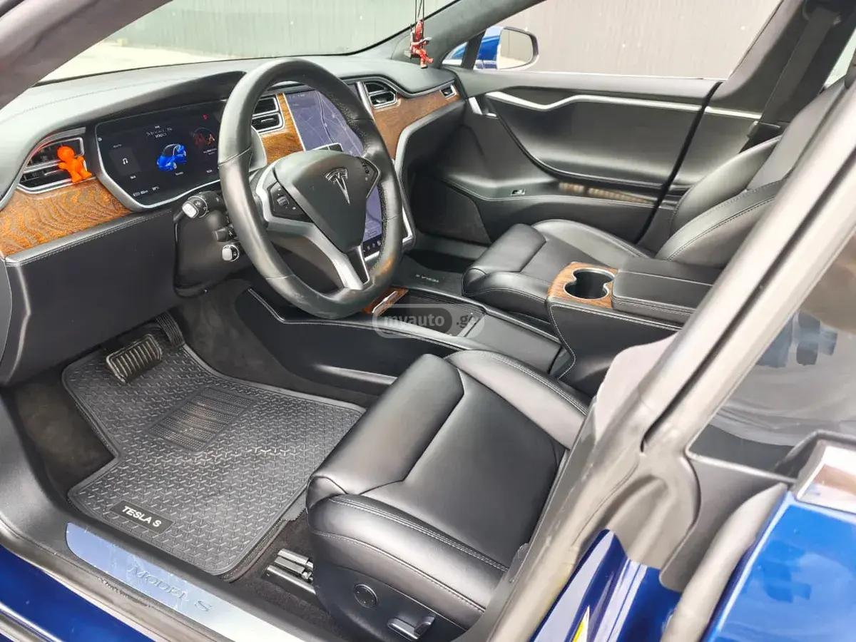 Tesla Model S 