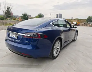 Tesla Model S 