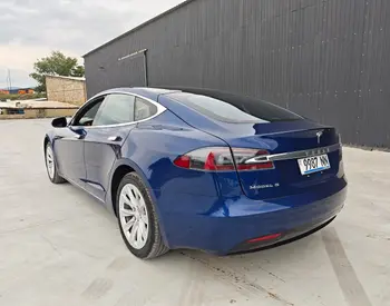 Tesla Model S 