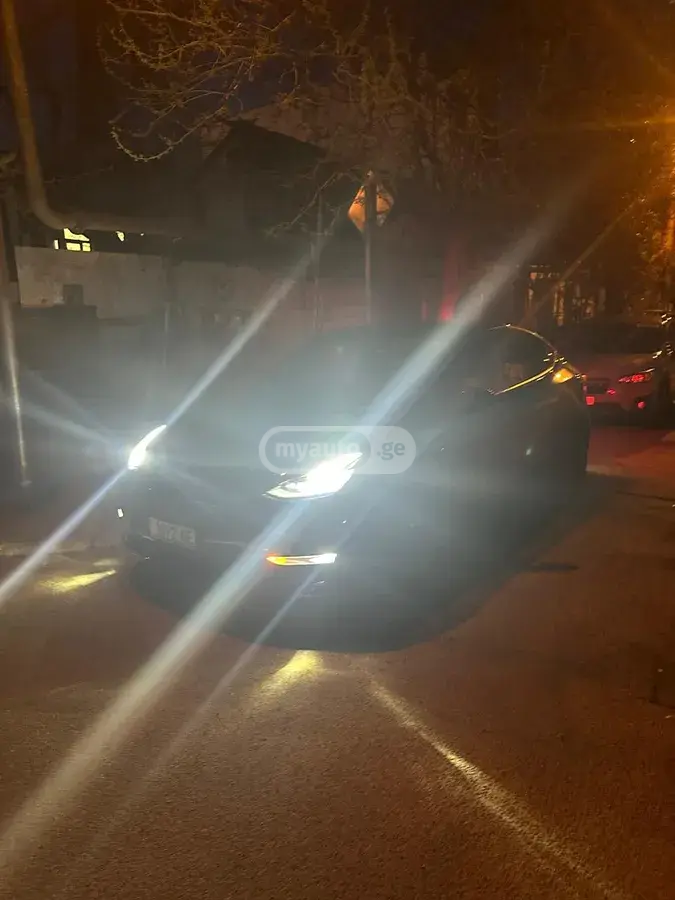 Tesla Model Y, миниатюра 7