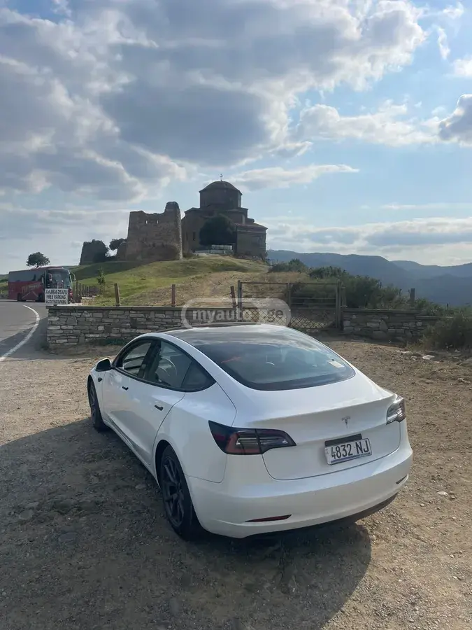Tesla Model 3, миниатюра 3