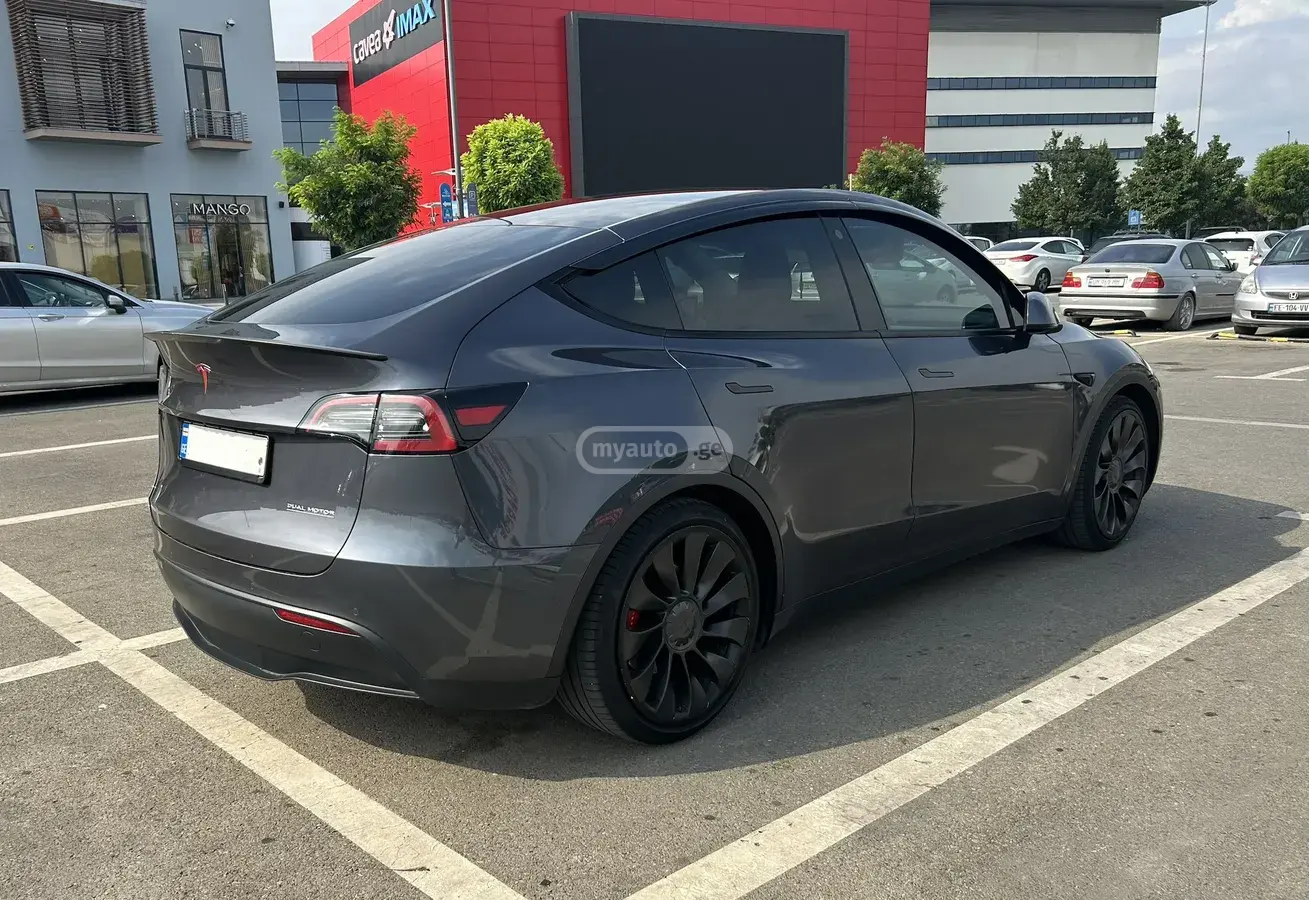 Tesla Model Y, миниатюра 3