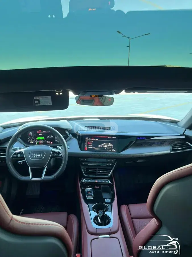 Audi E-Tron 