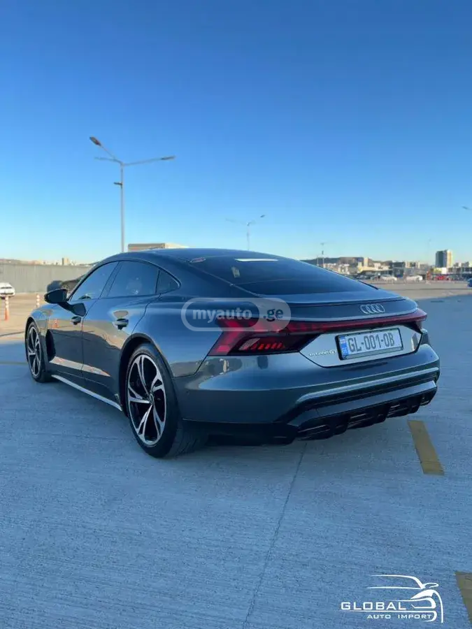 Audi E-Tron 